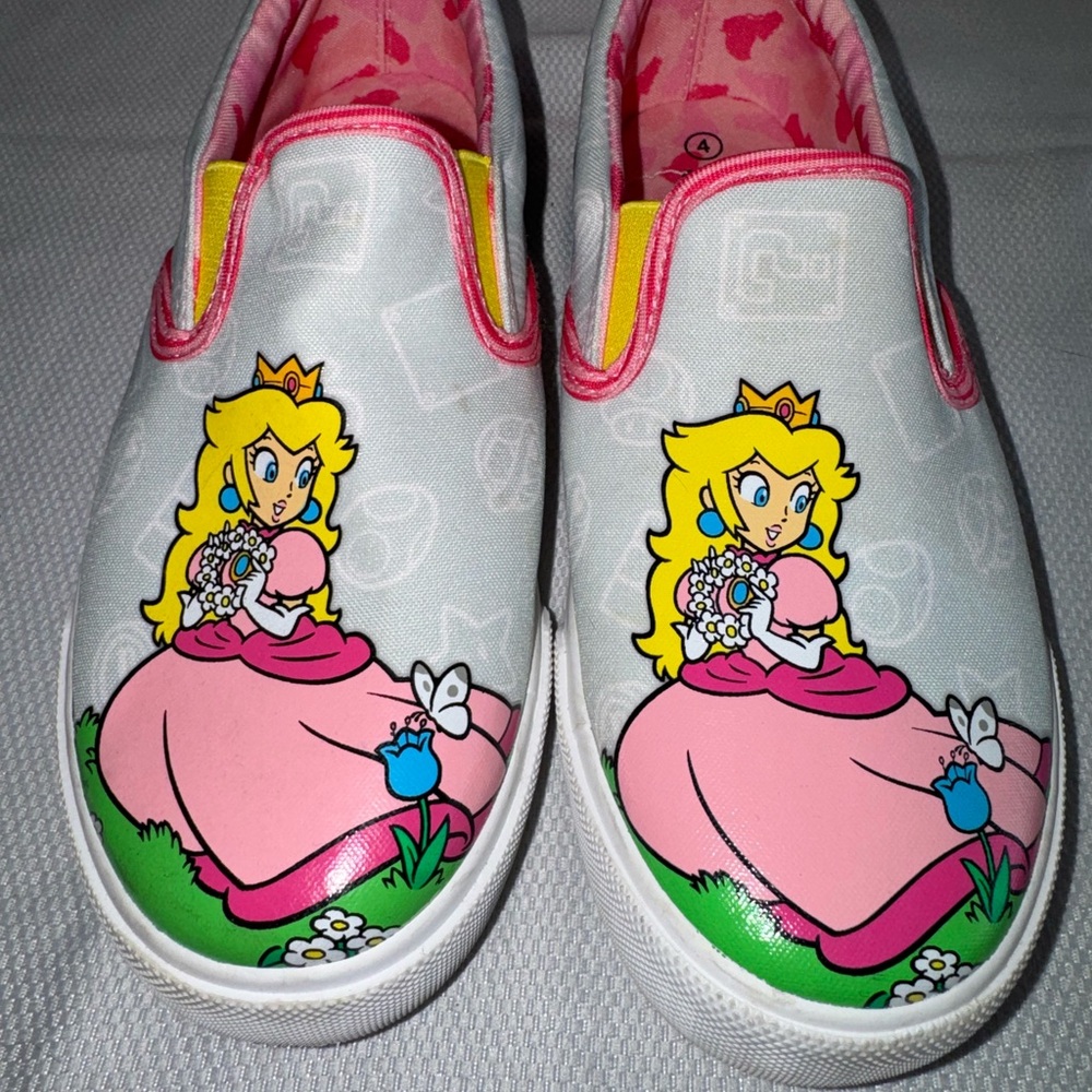Super Mario Princess Peach Slip On Sneakers Size 4